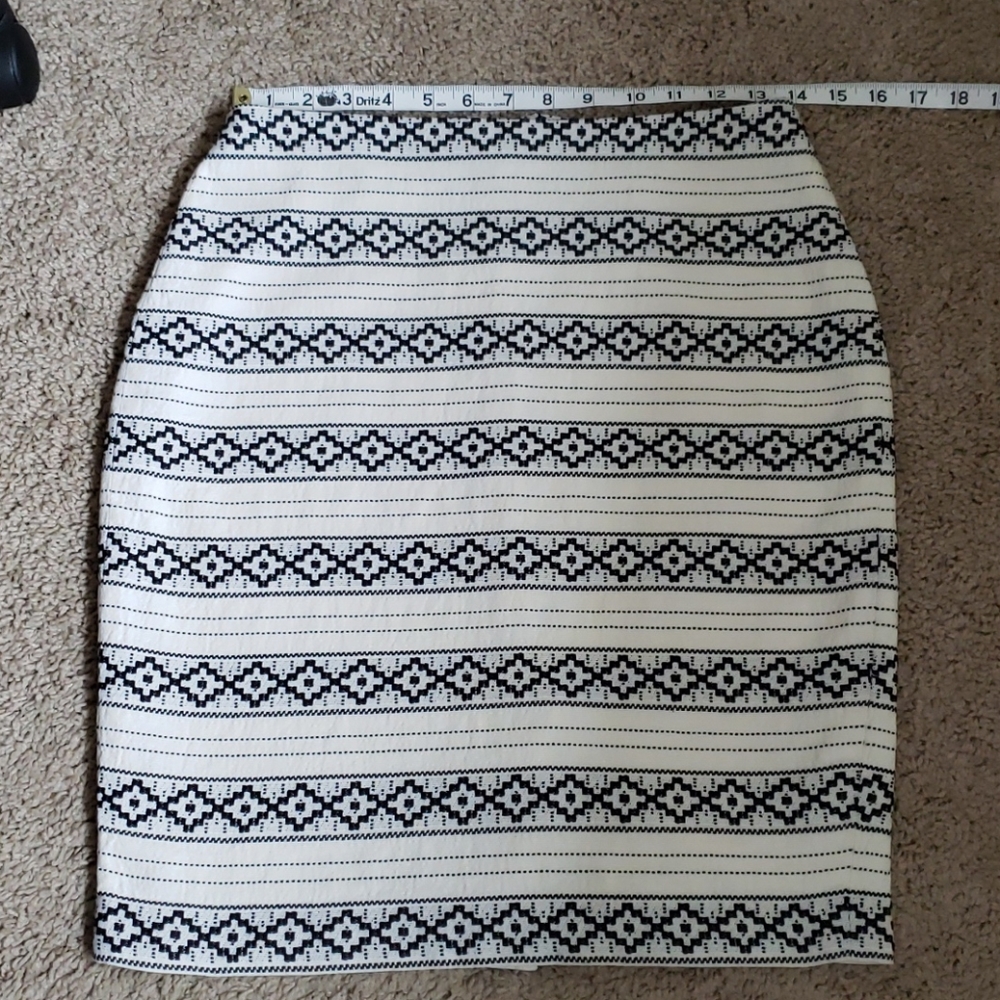 Ann Taylor linen pencil skirt - Picture 4 of 7
